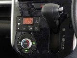 車内を快適に、オートエアコンを装備しています。