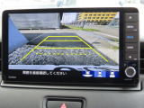 リアワイドカメラシステム!従来の視野に加えて、後方側方を約180&deg;まで見えるワイドビューと、後方を真上から見たような視野で駐車時などに便利なトップダウンビューの3つの視野があります!