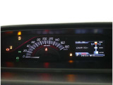 とっても見やすいメーターです。夜間時はラグジュアリーな気分にさせてくれる照明が魅力ですので、夜のドライブも楽しみになりますよ♪