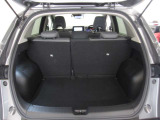 後部座席に座れる状態でも荷室はこれだけ広さがあります!お出かけやお買い物にも重宝します。ついつい買い物しすぎても安心ですね♪