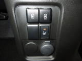 運転席シートヒーターが付いてます。寒い冬でもスイッチONで座面をあたたかくして、ドライブをさらに快適にしてくれます。