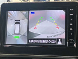 【アラウンドビューモニター】車を上から見下ろしているかのような映像で周囲の状況がひと目で確認、狭い駐車場に駐車するときも安心です♪
