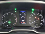 とっても見やすいメーターです。夜間時はラグジュアリーな気分にさせてくれる照明が魅力ですので、夜のドライブも楽しみになりますよ♪