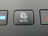 プロパイロットパーキングがついています!駐車場の白線を自動検知して、シフトチェンジ、ブレーキ、アクセル、ハンドル操作をこのボタンを押しているときに自動車で駐車してくれる機能です!