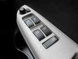 電動格納ミラーを搭載しています!オートモード設定でドアロックの解除と同時に折り畳まれているサイドミラーが展開し、ドアを施錠するとサイドミラーが格納します!快適なドライブをお楽しみください♪