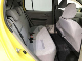 【後部座席】も当然、綺麗・清潔に仕上げております。内装の綺麗なお車は気持ちが良いですし、コンディションのいい車が多いです。これもオススメの1台です。