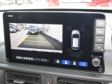 バックをするとき自動でリアの様子が映る『リアカメラ』付き!画面で確認しながらバックができますから安心ですね。でも、目視も大切ですよ!安全第一でお願いします!
