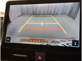 バックガイドモニターで、後方を確認しながら安心して駐車することができます。運転初心者も熟練者も必須の機能ですよ!