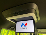 【フリップダウンモニター】大画面モニターで後席でもエンタメをお楽しみいただけます。小さなお子様にも大人気の装備です♪