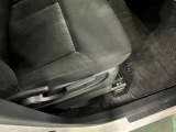 痛みの出やすい運転席シートの角、フロアマット、座面、ともに良好です
