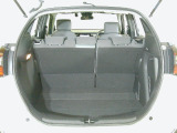 後部座席使用状態のカーゴスペースです。