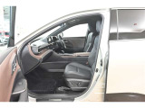 運転席・助手席周りです。きれいに清掃されて使用歴も気になりません。