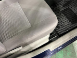 痛みの出やすい運転席シートの角、フロアマット、座面、ともに良好です