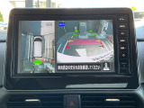 クルマを上空から見下ろしているような映像が画面に映し出されます。ミラーだけでは見え辛い箇所も含め、ひと目で周囲の状況がわかるためスムースに駐車できますね。安全な駐車の手助けになります!