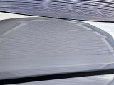 ルーフに、1cm〜5cmほどのへこみが複数ある車両となっております。