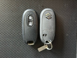 【スマートキー】持っているだけでエンジン始動や、ドアロックの開閉まで出来ちゃう賢く便利なスマートキーを装備!イモビライザーでセキュリティー対策もOK!