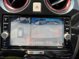 アラウンドビューモニターは4方のカメラで真上から車を見たようにモニターで確認ができる日産の自慢の装備です。是非実際の車で体感してみてください。