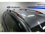 四季を通じてのレジャーや長距離ドライブなどに役立つルーフレールを装備。