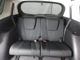 3列目シートも使用感なども少なくきれいな状態です。