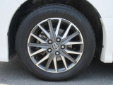 足元は16インチアルミホイール装着です