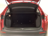トランクの広さは、どうです、たくさんの荷物が積めますよ。