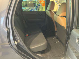 後部座席も乗り降りしやすいです。