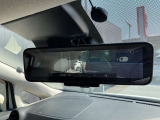 【スマートルームミラー】広角レンズで視界が広く、また定員乗車時や大きな荷物があっても後方視界が確保できます。