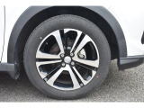 純正のアルミホイールは高い剛性を持ち、スバル車の走行安定性に貢献します。