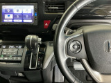 ホンダ純正メモリーナビ搭載なので、遠方へのドライブもお任せ下さい!ステアリング左手側にオーディオ関連のコントロールスイッチを配置しています。操作時は視線を逸らすことなく運転に集中できます