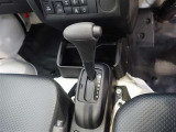 ストレート式のシフトレバーを採用しております♪シンプルなので、誰でも使いやすいですネ☆