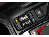 運転席と助手席それぞれにシートヒーターも装備。気候や、お客様の体調に合わせて段階を調整できます。