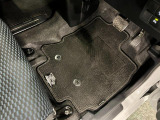 嬉しい純正フロアマット付き♪ 状態も良好です(^^♪