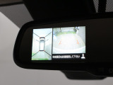 【インテリジェントルームミラー】車室内の状況にかかわらず、車両後方にあるカメラの画像をルームミラーに映し出します!ON・OFF切り替えレバーでミラー状態とモニター表示状態を切り替え可能。