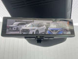 [スマートルームミラー]車両後方をミラーに映し出すため、悪天候の時でも視界は良好♪