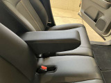 アームレストもございますので長距離運転の際も快適にお過ごしいただけます。