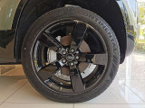 【22インチオプションホイール】グリップ力もある大口径のアロイホイール当モデルとかなりマッチしております。