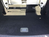 後部のシートを倒すとこんなに広々空間が!大きなお荷物を乗せる時でも心配ありません!