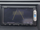 【バックカメラ】運転が苦手な方も車庫入れラクラクです!ギアをリバースに入れれば自動的に切り換わりますので、面倒な操作は不要です♪狭い駐車場もお車を傷つけず安心ですね!