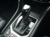 シフト操作部分はピアノブラック調のパネルとシフトブーツ仕様になっており、高級感があります。