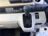 オートエアコン装着車で車内はいつも快適です。