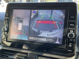 まるで真上から見ているような、視認性の良いアラウンドビューモニターです。駐車が苦手な方でもこれでらくらく駐車できますよ。