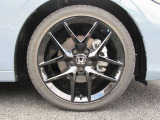 純正18インチアルミホイールです。足元が引き立ちます!