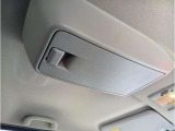 サングラスホルダーや室内灯スイッチはこの辺りです♪