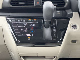 オートエアコンもついておりますので、快適な温度で運転が出来ます。