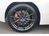 スバル純正ホイールが装着されています。お車に合わせたデザインとなります。
