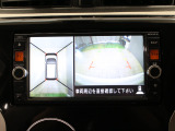 【アラウンドビューモニター】空から見ているような視点でクルマの周囲が確認できるモニター。