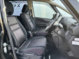 【運転席】座り心地が良いシートなので長時間の運転でも快適にお過ごしいただけます。新品のフロアマットのご注文も可能です。掲載箇所以外にご希望の写真がございましたらお気軽にお問い合わせ下さい。