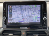 日産純正メモリーナビ付きで、遠くのお出かけの心強い味方です。細かい所までの詳細地図が出たり、目的地の登録件数が多く便利で快適です。タッチパネルで操作も簡単です。