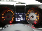 各操作スイッチは使いやすい位置に配置され、とっても見やすいメーターです。夜間時はラグジュアリーな気分にさせてくれる照明が魅力ですので、夜のドライブも楽しみになりますよ♪
