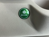 ECONスイッチ操作で燃費が良くなるようエアコンやエンジンなどを総合的に制御します